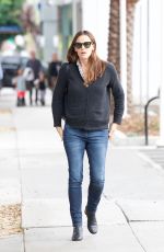 JENNIFER GARNER Out and About in Brentwood 12/10/2018