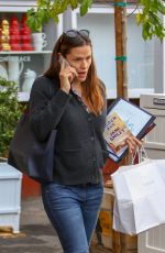 JENNIFER GARNER Out and About in Brentwood 12/10/2018