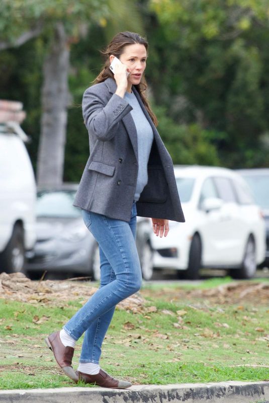 JENNIFER GARNER Out and About in Brentwood 12/14/2018
