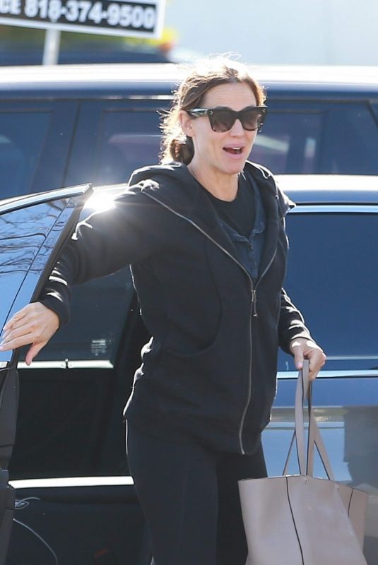 JENNIFER GARNER Out and About in Los Angeles 12/02/2018