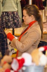 JENNIFER GARNER Out Christmas Shopping in Brentwood 12/20/2018