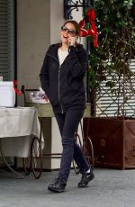 JENNIFER GARNER Out in Brentwood 12/05/2018