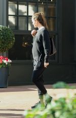 JENNIFER GARNER Out in Brentwood 12/21/2018