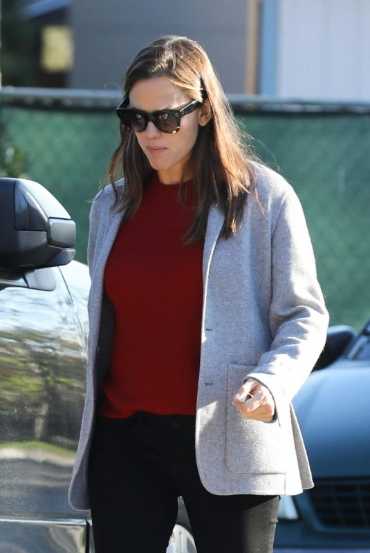 JENNIFER GARNER Out in Los Angeles 12/01/2018