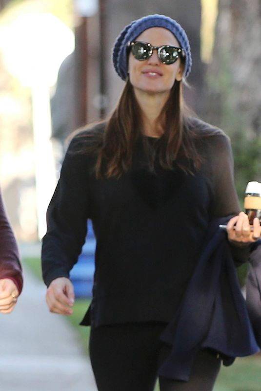 JENNIFER GARNER Out in Los Angeles 12/19/2018