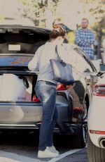 JENNIFER GARNER Out Shopping at Palisades Village in Beverly Hills 12/17/2018