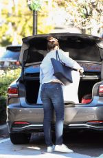 JENNIFER GARNER Out Shopping at Palisades Village in Beverly Hills 12/17/2018
