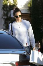 JENNIFER GARNER Out Shopping at Palisades Village in Beverly Hills 12/17/2018