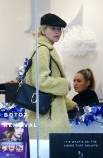 JENNIFER LAWRENCE Heading to a Salon in New York 12/19/2018