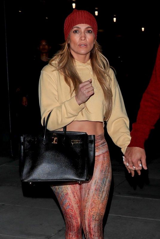 JENNIFER LOPEZ Leaves Live Nation Entertainment Offices in Beverly Hills 12/17/2018