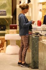 JENNIFER MEYER Shopping on Rodeo Drive in Beverly Hills 12/21/2018
