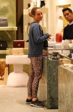 JENNIFER MEYER Shopping on Rodeo Drive in Beverly Hills 12/21/2018
