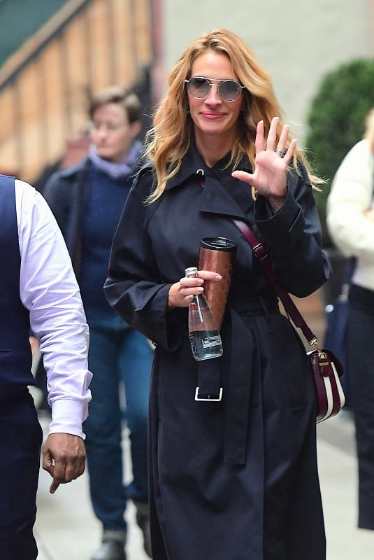 JULIA ROBERTS Out Shopping in New York 12/02/2018