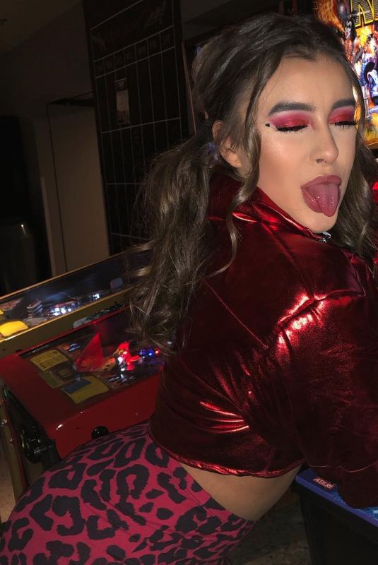 KALANI HILLIKER - Instagram Pictures 12/30/2018