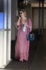 KATE HUDSON Leaves a Dentist in Brentwood 12/04/2018