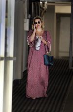 KATE HUDSON Leaves a Dentist in Brentwood 12/04/2018