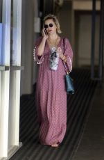 KATE HUDSON Leaves a Dentist in Brentwood 12/04/2018