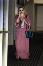 KATE HUDSON Leaves a Dentist in Brentwood 12/04/2018