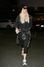KHLOE KARDASHIAN at PetSmart Store in Woodland Hills 12/12/2018