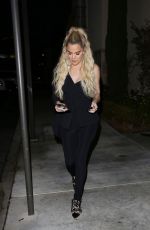 KHLOE KARDASHIAN Night Out in Thousand Oaks 11/23/2018