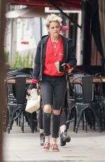 KRISTEN STEWART Out for Lunch in Loa Angeles 12/14/2018