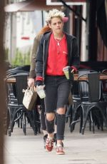 KRISTEN STEWART Out for Lunch in Loa Angeles 12/14/2018