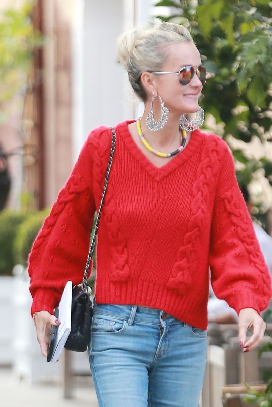 LAETICIA HALLYDAY Leaves Brentwood Country Mart in Los Angeles 11/27/2018