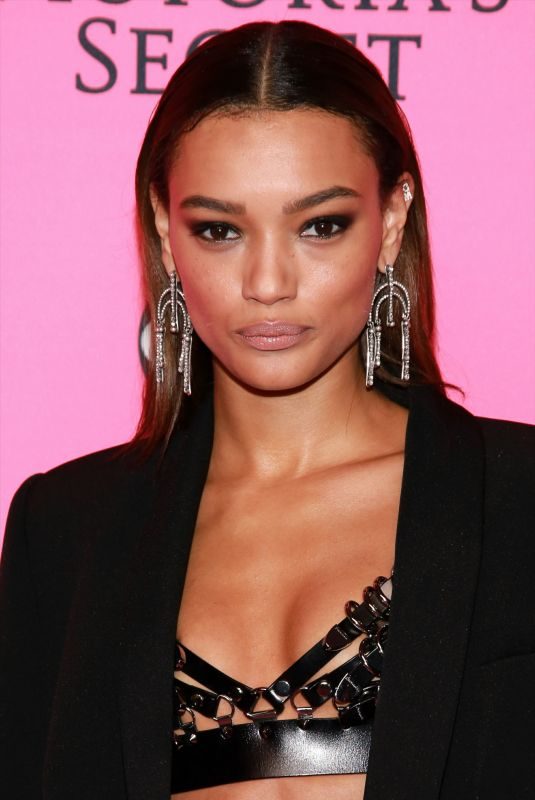LAMEKA FOX at Victoria’s Secret Viewing Party in New York 12/02/2018