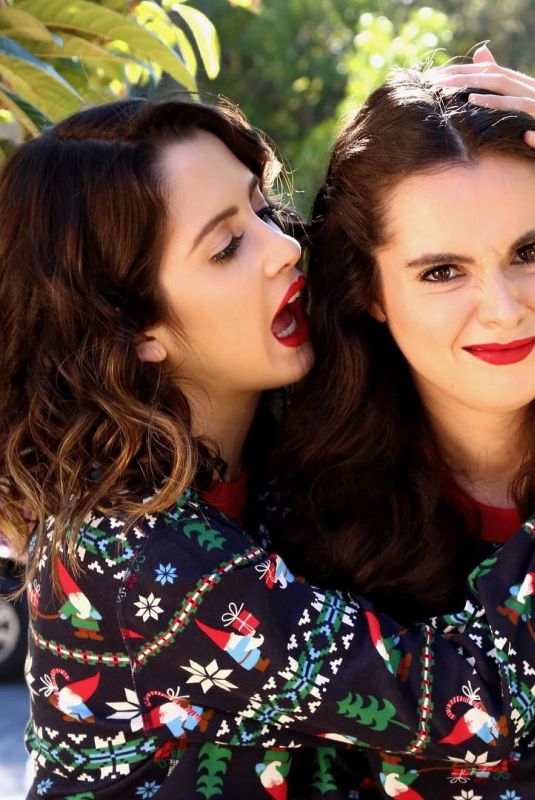 LAURA and VANESSA MARANO - Instagram Pictures 12/24/2018