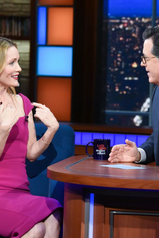 LESLIE MANN at Late Show with Stephen Colbert 12/12/2018