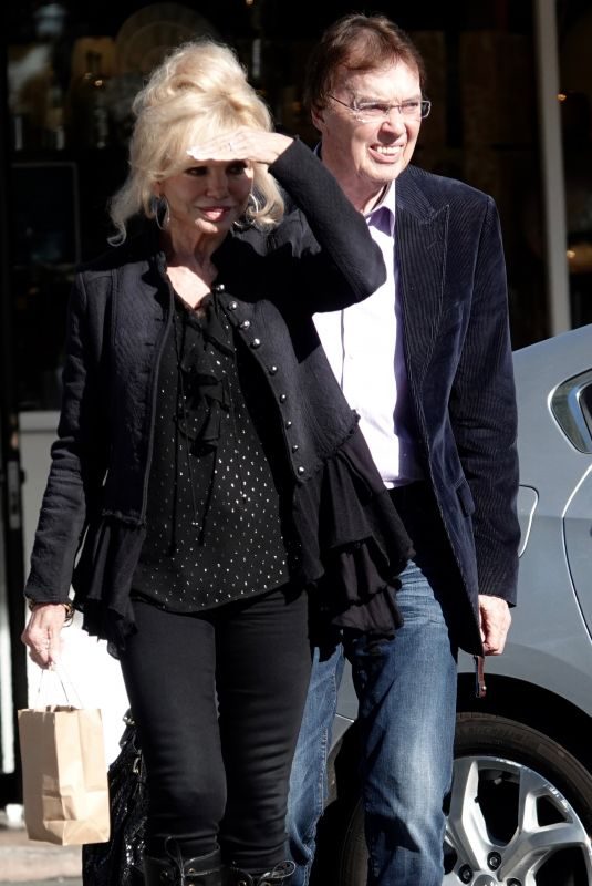 LONI ANDERSON Out Shopping in Los Angeles 12/19/2018