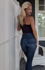 MIRIAM MCDONALD - Instagram Pictures, December 2018