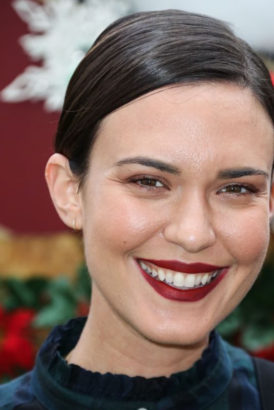 ODETTE ANNABLE at Brooks Brothers Annual Holiday Celebration 12/09/2018