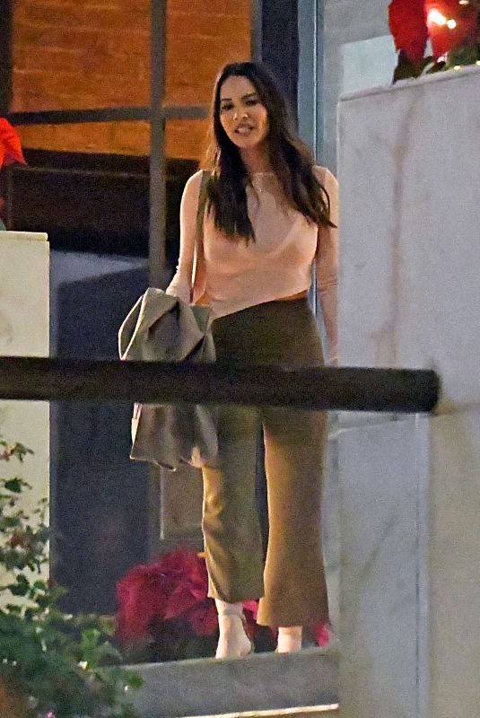 OLIVIA MUNN Out ob Rodeo Drive in Beverly Hills 12/15/2018