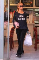 PARIS HILTON Out for Lunch in Beverly Hills 11/30/2018
