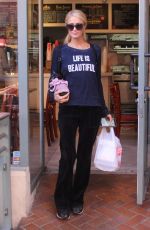 PARIS HILTON Out for Lunch in Beverly Hills 11/30/2018