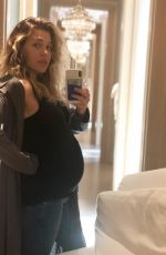 Pregant RACHEL PLATTEN - Instagram Pictures December 2018