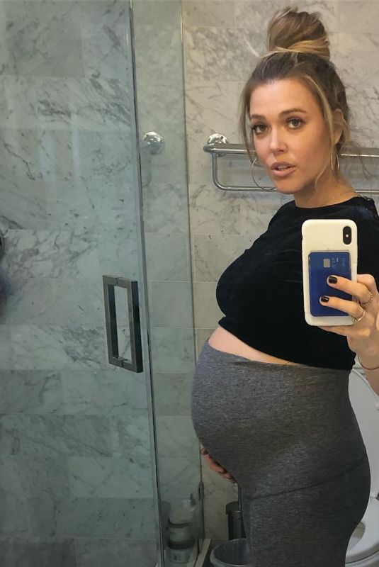 Pregant RACHEL PLATTEN - Instagram Pictures December 2018