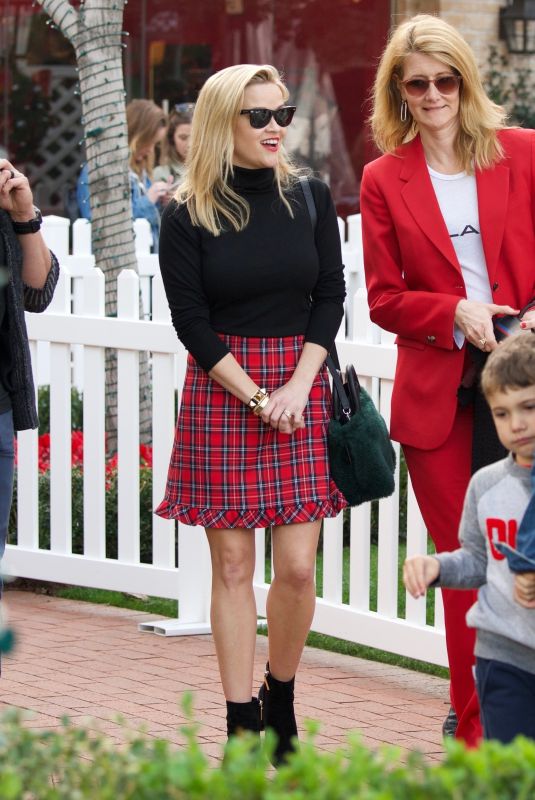 REESE WITHERSPOON Out for Lunch in Brentwood 12/22/2018