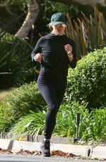 REESE WITHERSPOON Out Jogging in Santa Monica 12/09/2018