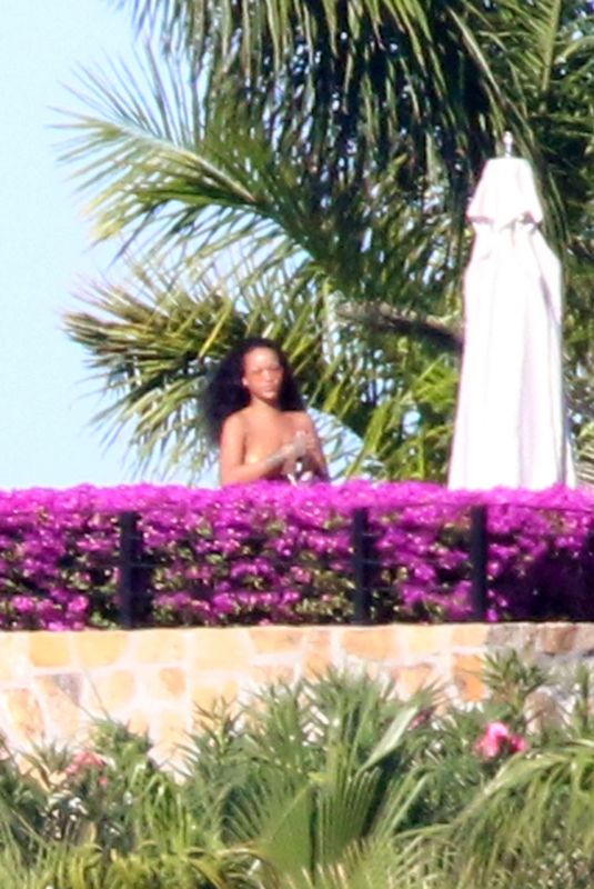 RIHANNA on Vacation in Los Cabos 12/18/2018