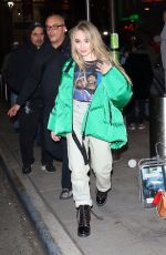 SABRINA CARPENTER Leaves Z100