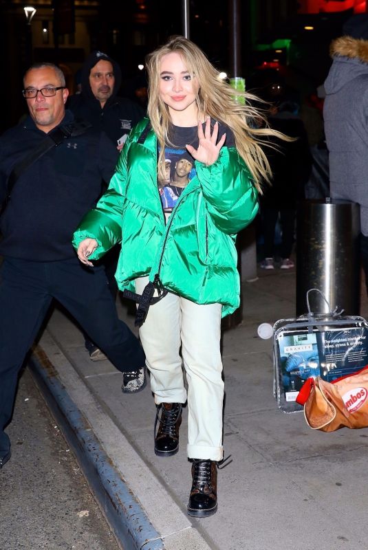 SABRINA CARPENTER Leaves Z100