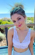 SAMMI HANRATTY - Instagram Pictures December 2018
