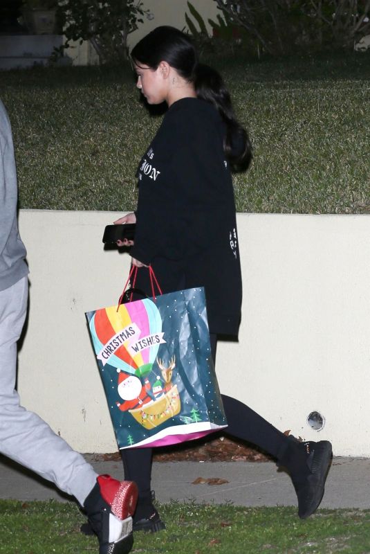 SELENA GOMES Leaves a Friend