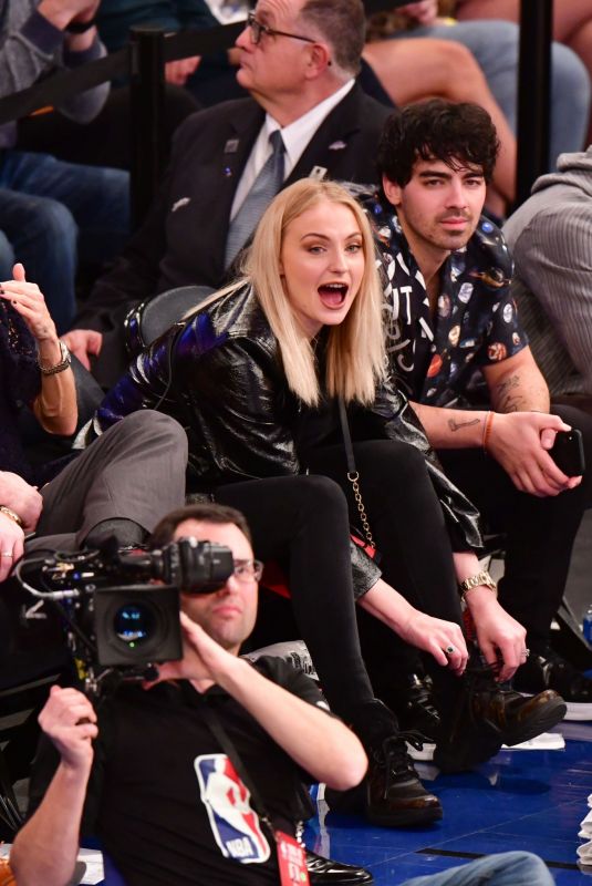 SOPHIE TURNER and Joe and Nick Jonas at Phoenix Suns vs New York Knicks Game in New York 12/17/2018