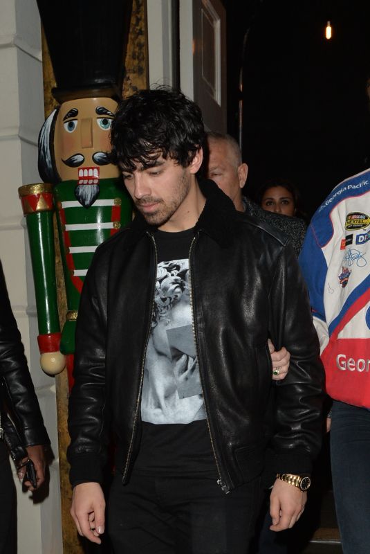 SOPHIE TURNER and JOE JONAS at Sketch Restaurant in London 12/28/2018