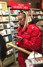 SOPHIE TURNER Shopping in New York 12/20/2018