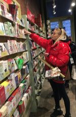 SOPHIE TURNER Shopping in New York 12/20/2018