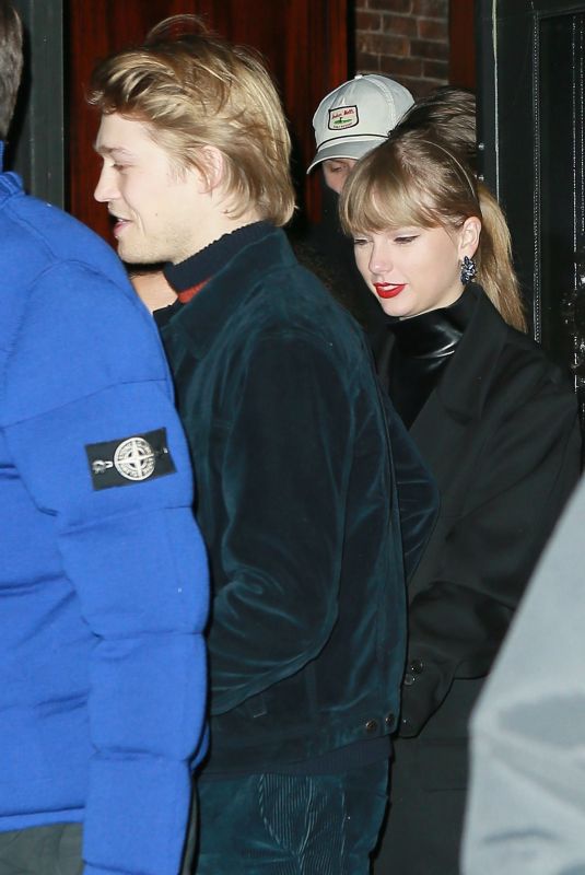 TAYLOR SWIFT and Joe Alwyn Night Out in New York 12/30/2018